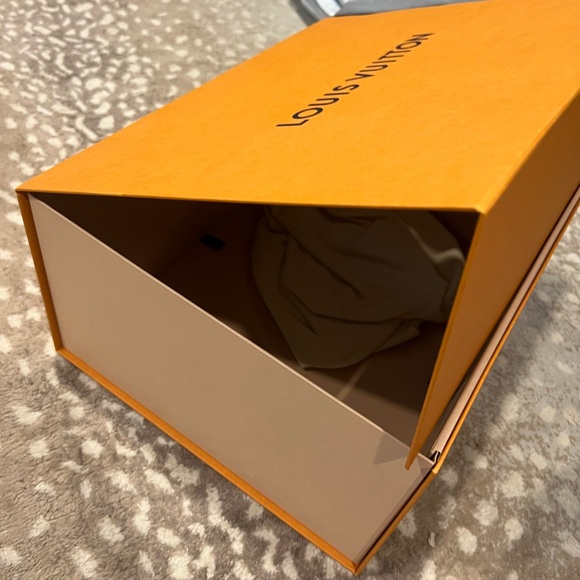 Louis Vuitton Box - Picture 2 of 2